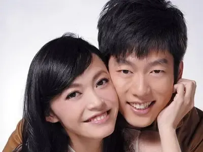 姚晨凌潇肃发声明证实已离婚 昔日甜密家居照
