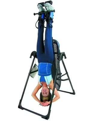 都市白领青睐倒立床倒吊帮助缓解压力图