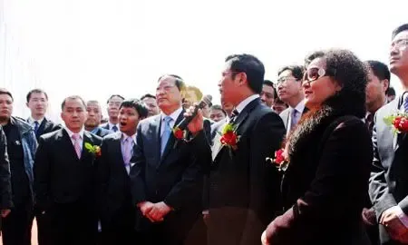 李森在向省长陈政高汇报时说:"东方银座将在盘锦投资110多个亿,携同