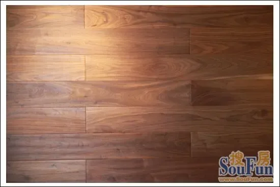 测评:菲林格尔黑核桃三层实木地板 贵族生活的原点