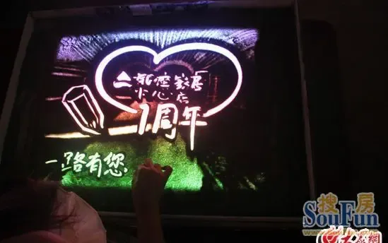 《一路有你》沙画表演