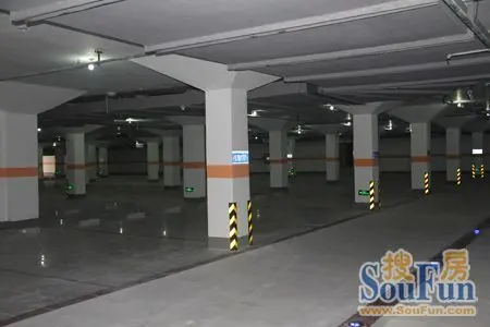 隆德华府2号楼业主荣耀入住 品质车库即将发售