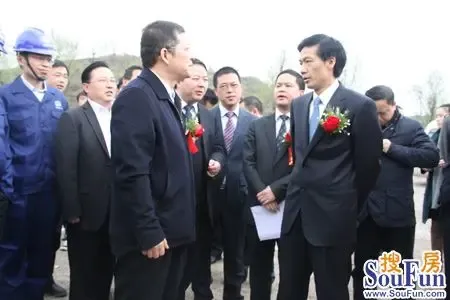 交叉口,整体呈东北----西南走向,经过松柏山村,点灯坡,95402部队边缘