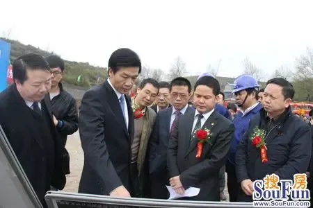 交叉口,整体呈东北----西南走向,经过松柏山村,点灯坡,95402部队边缘