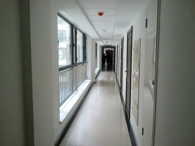 星空公寓楼道内部