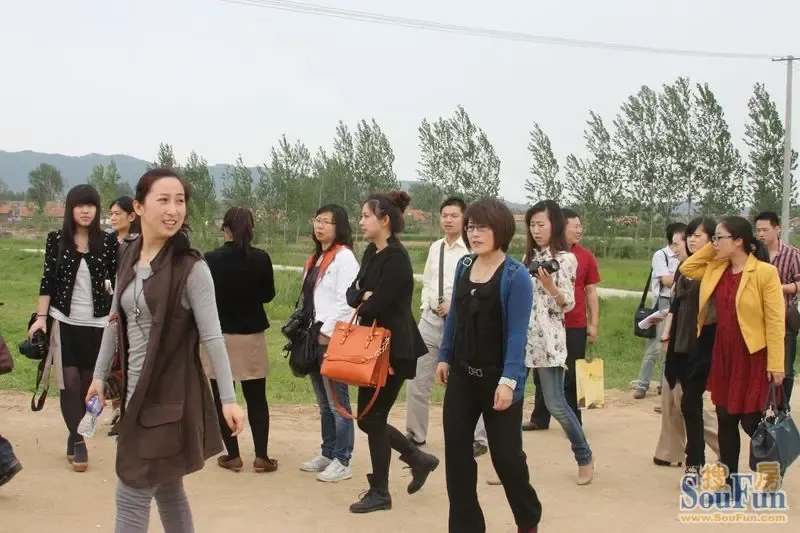 5月16日烟台媒体团扫荡福爱集团以人为本追求卓越