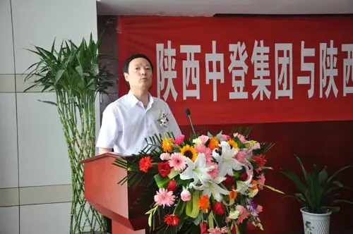 中登集团总裁助理,总裁办主任李永民主持签字仪式