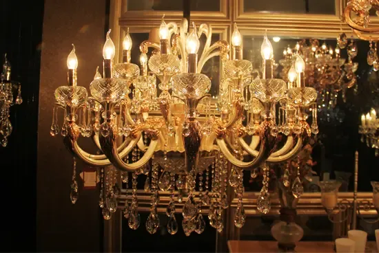 银驾灯饰为圣嘉佰利旗下的灯饰品牌,主打水晶灯.