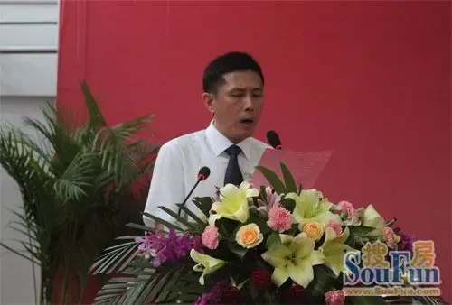 山东省济南阳光100中学/济南外国语学校阳光100校区校长杜海峰在主持