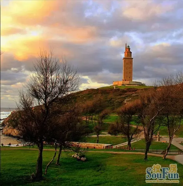 埃库莱斯灯塔,又叫大力神灯塔,位于西班牙加里西亚区的拉科鲁尼亚市