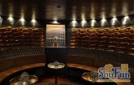 香港半岛酒店时尚felix餐厅餐厅中的小型felix酒吧以其太空主题吸引