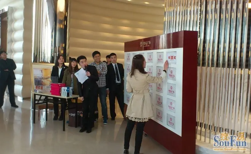 升龙天汇广场送温暖 "幸运我来翻"大抽奖锵锵落地