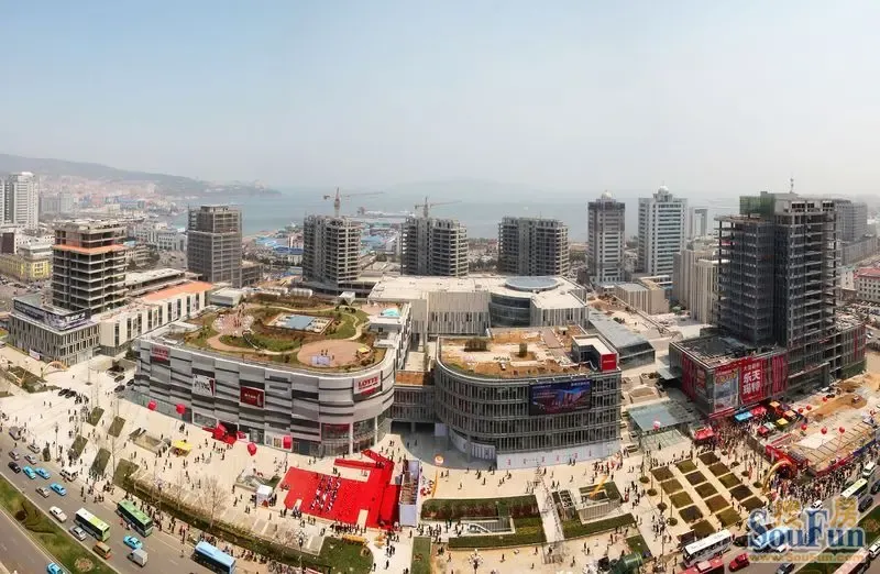 (中心启幕-威高广场实景图)"早就想买一套龙凤呈祥的茶具了,没想到