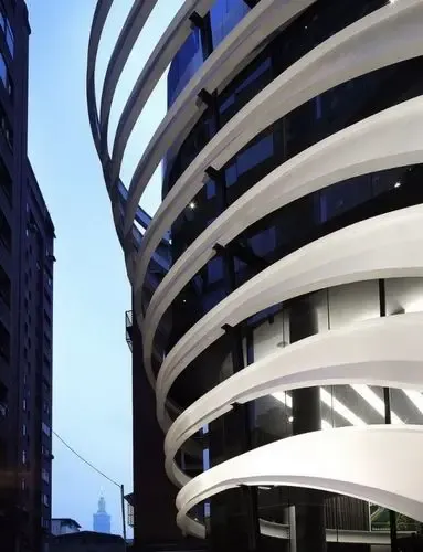 项目年份:2013 摄影:lab modus 本案建筑曲线形式的概念来源于海螺壳