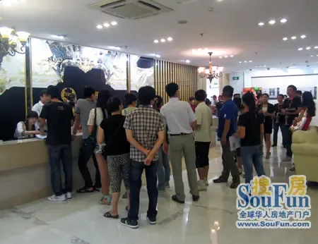 新乡绿都塞纳春天8月24日盛大认筹 人气火爆