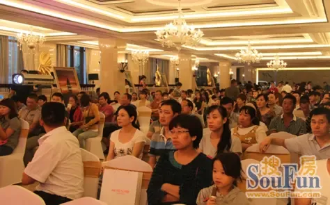 产品说明会于16:30正式开始,首先由海马(郑州)房地产有限公司总经