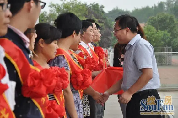 为学子颁奖