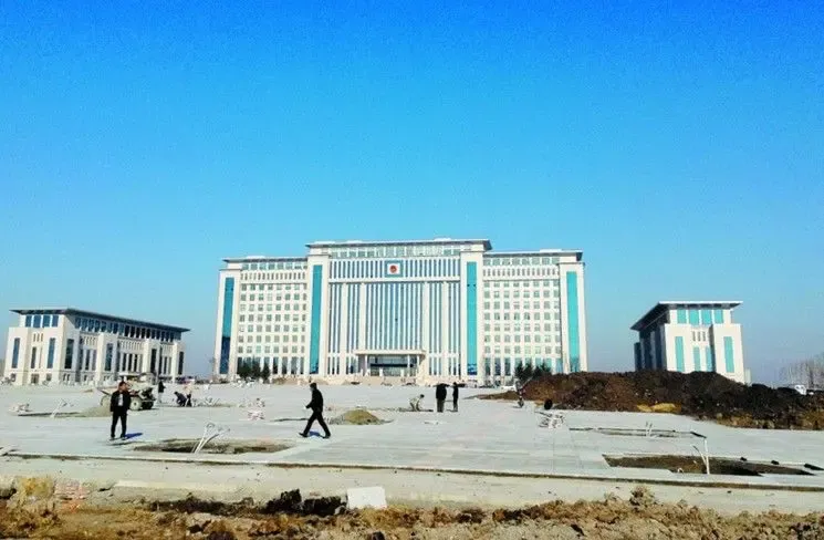 黑龙江贫困县建"豪华衙门" 仅会议室就40多个_房产资讯-大连房天下