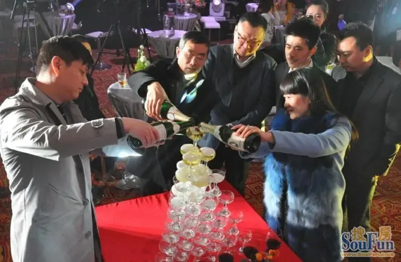 翰宫二期携百套新品强势加推,引爆东营,现场推出"十万红包即时抢"活动