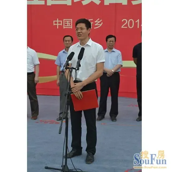 新乡及卫辉市各界领导,碧桂园集团杨志成董事等领导一同挥动铁锹为