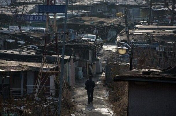 探访首尔贫民窟 一路之隔是声名远扬江南区(图)