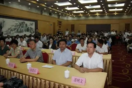 市长及市直部门领导出席了本次签约仪式,会议由路北区安晓良区长主持