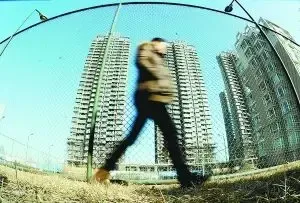 沪深两市共82家房企"期中考"成绩有喜有忧