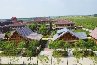 楼市变局 李嘉诚等大腕房产投资东退西进