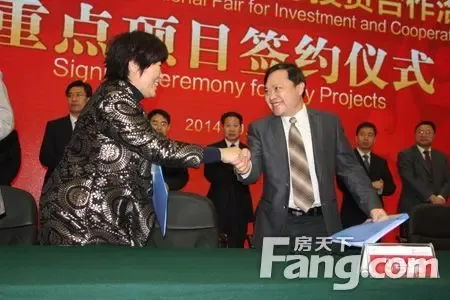 产业园在洽谈会上成功签约,会后记者随即采访了管委会领导韩广兴书记