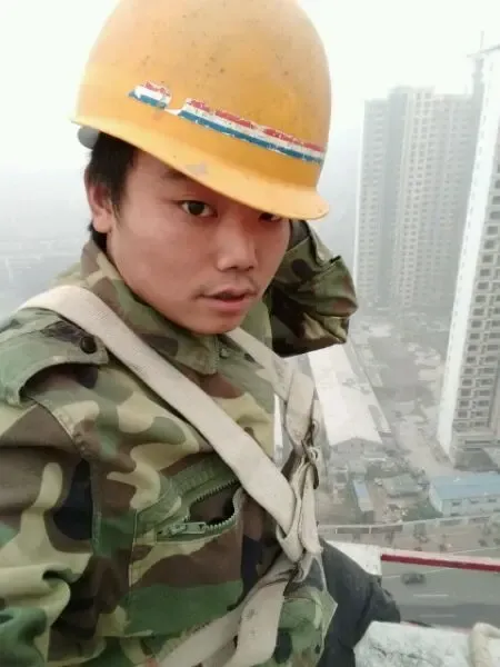 唐山最美建筑工人:用手机记录楼房是怎样建成的(图)