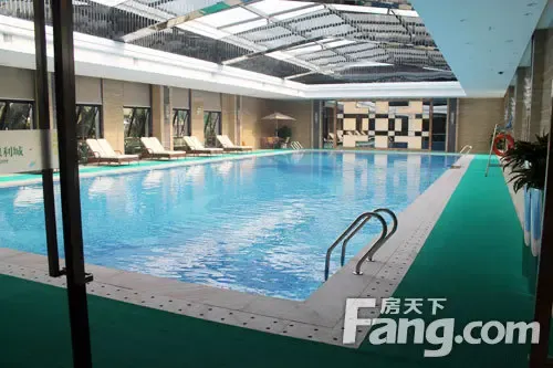 南沙保利城销售中心内的游泳池(来源房天下)