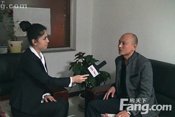 金鑫房产经纪有限公司总经理刘宝来接受记者采访