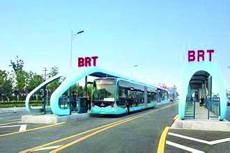雄楚大道BRT吸引更多人坐公交