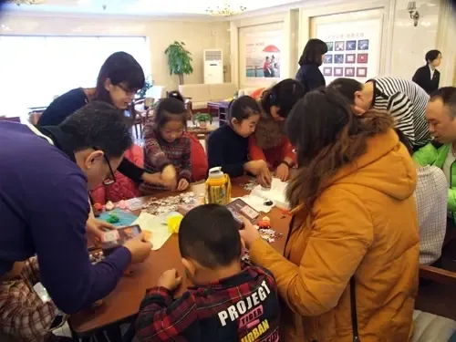 华中地产"周末欢腾diy 亲子拼图"活动圆满落幕