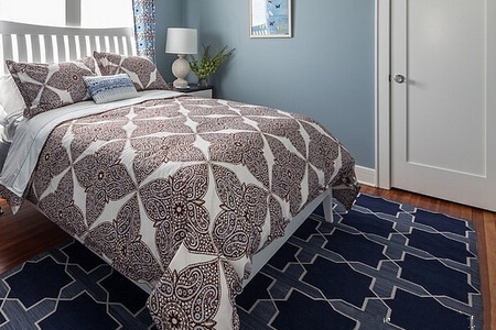 卧室地毯什么颜色比较好?卧室地板选择的方法是什么?