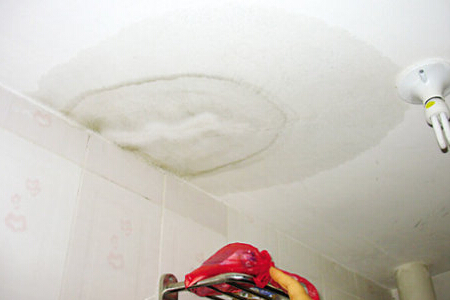 天花板漏水怎么修复好？如何判断天花板漏水的来源？