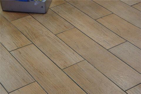 木地板与地板砖的区别是什么？木地板和地板砖哪个更好？