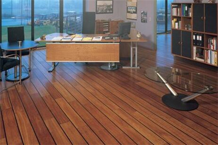 实木地板安装价格是多少钱？实木地板安装步骤是什么？