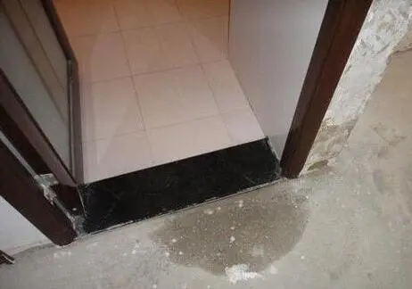 卫生间漏水怎么修补？卫生间马桶水垢如何清理