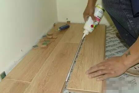 铺地板用什么胶？地板安装方法是什么？