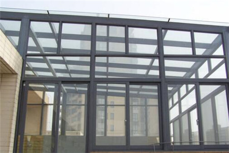 窗户钢化玻璃价格是多少？钢化玻璃安装方法是什么？
