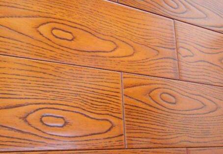 实木地板和竹木地板哪个好 ？实木地板上滴上油漆怎么去除？