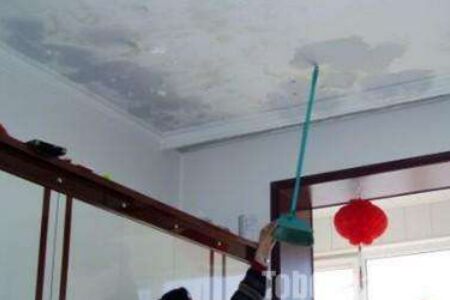 如何处理屋面漏水？屋面漏水的原因是什么？