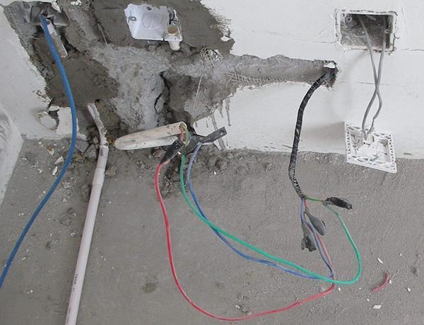 30年装修经验的资深老电工透露，电线埋墙到底要不要穿管？