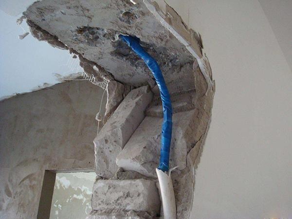 30年装修经验的资深老电工透露，电线埋墙到底要不要穿管？