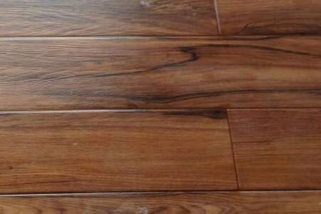 木地板瓷砖哪种好？瓷木地板选购注意什么？