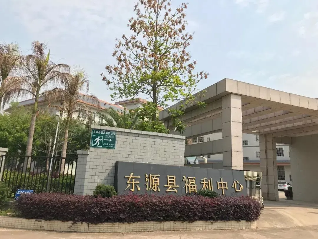 大爱房企鸿运源壹号公馆敬老从心开始助老从我做起