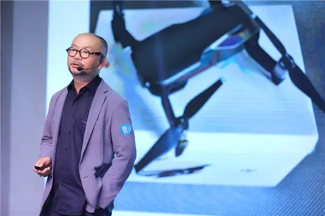 广州美术学院建筑艺术设计学院副教授杨一丁发表演讲