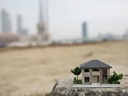 北京土地市场全面限价 房企利润空间被挤拿地流行“拼团”