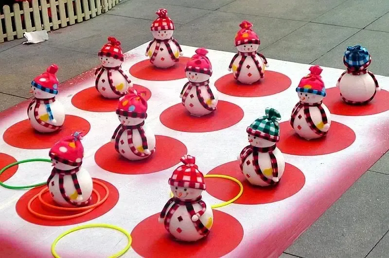 绿地·公园城精心打造愤怒的圈圈小游戏 每位来宾有五次套圈的机